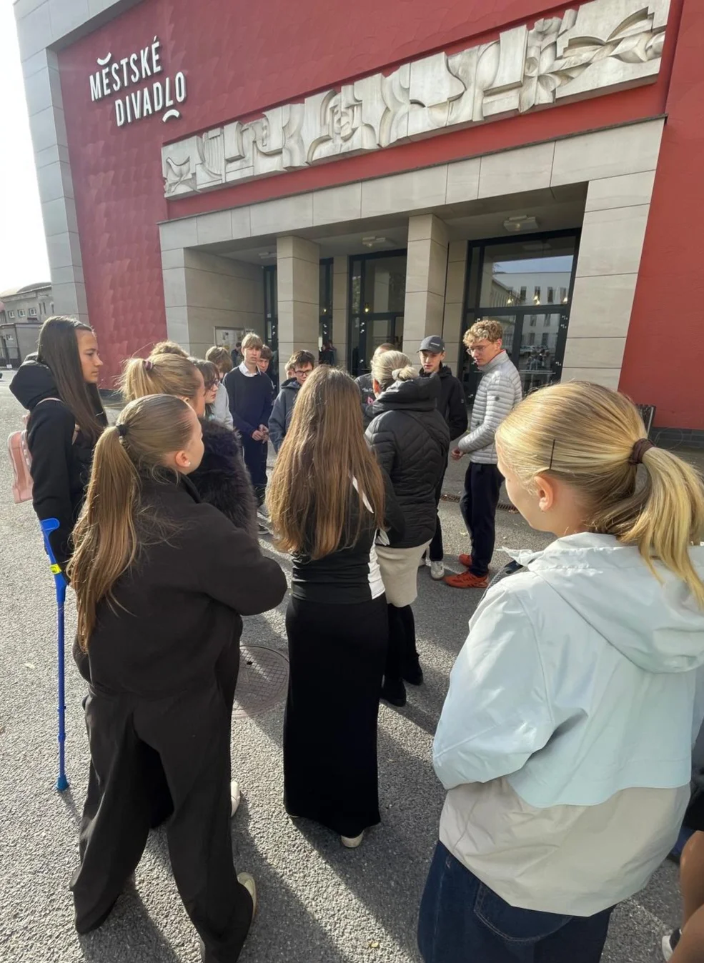 Bigy v divadle: Od žonglérských triků až po Shakespeara s AI — foto 1